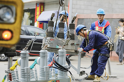 国网宁波市鄞州区供电公司推进线路落地电靓美丽新城镇建设