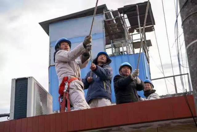 国网海安市供电公司节前消除老旧小区“重疾”