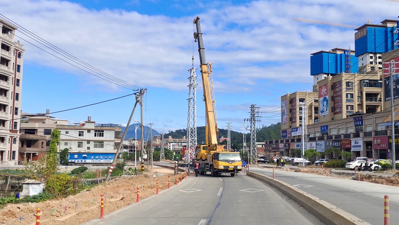 国网泉州供电公司杆线迁移　助力国道拓宽建设