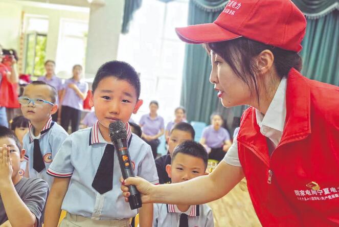 王朝曦：志愿帮扶多名困难学生