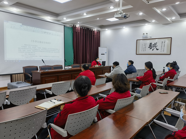 乌海市千里山供电公司开展冬季交通安全培训