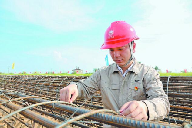 在电网建设一线逐梦追光——记国家电网有限公司特等劳动模范孔杰