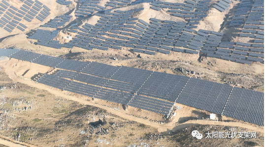 安泰科柔性太阳能光伏支架助力全国海拔最高、坡度最大光伏项目