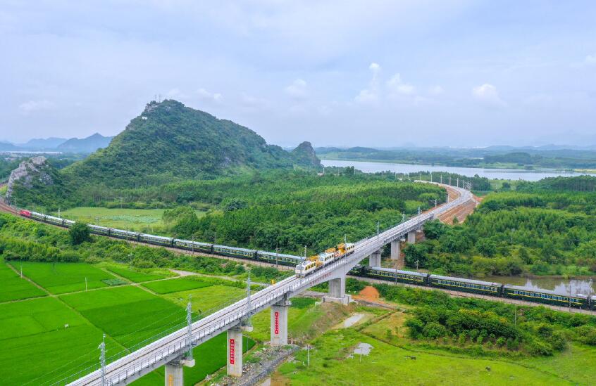 国内最大在建火电项目铁路专用线试通车