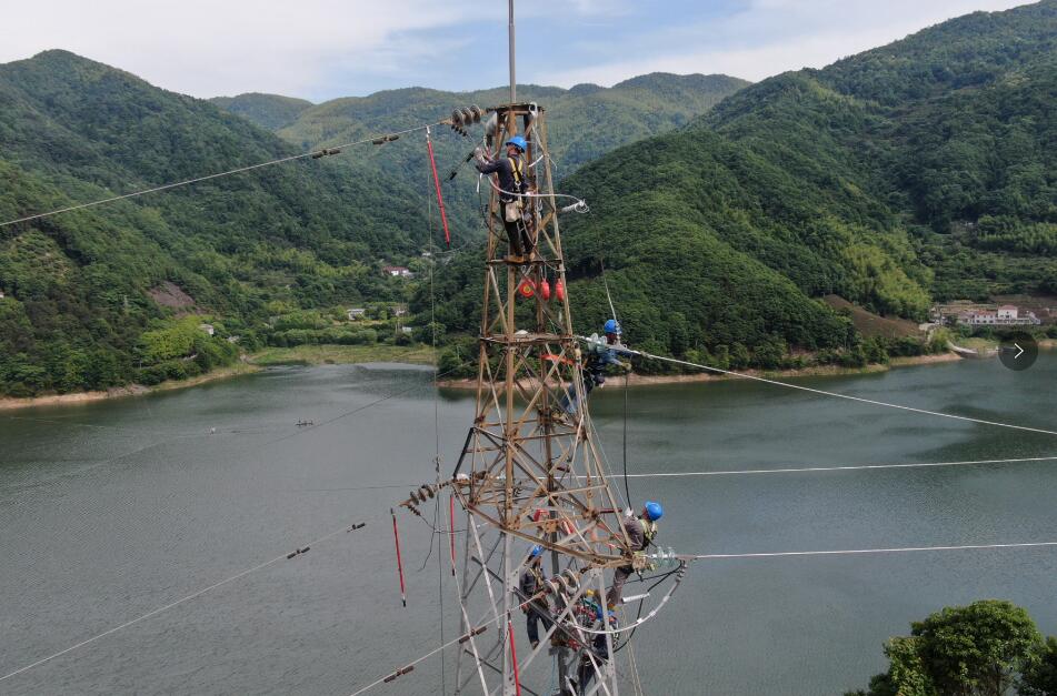 国网余姚市供电公司杆塔迁改全面提升山区供电可靠性