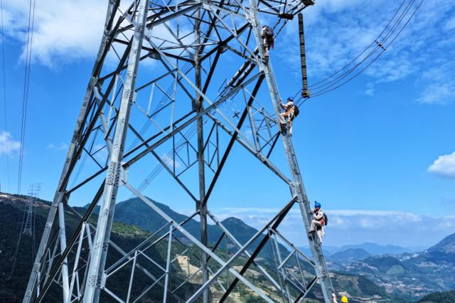 国家电网跨省跨区互济助力冬季电力保供