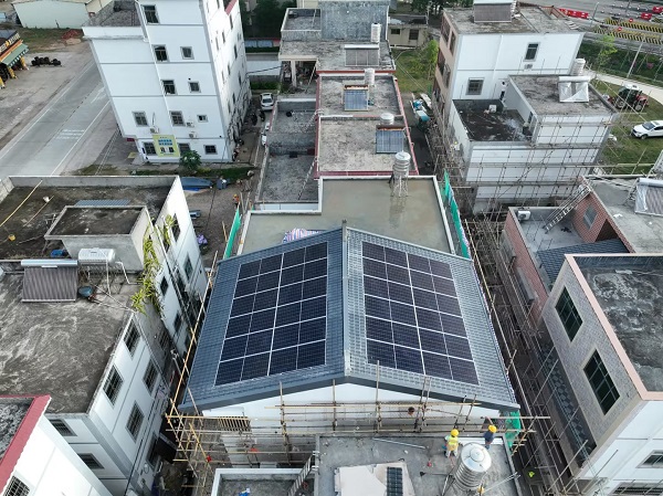 广东省首个“风貌提升+光伏”乡村建筑试点样板工程完工